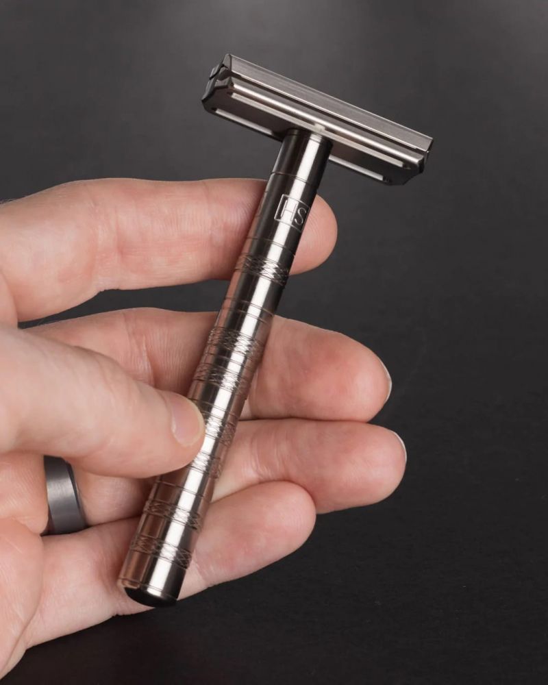 Henson Safety Razor TI22 MILD- Titanium - Scheersalon.nl